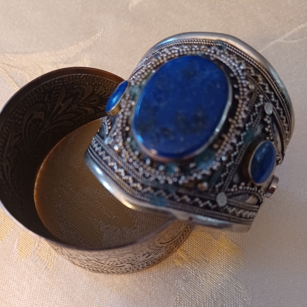 Estate Vintage Triable Silvertone Cuff Bangles - Picture 6 of 7